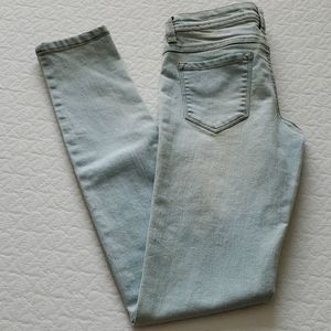 🦚NWT Blue Asphalt Skinny Jeans